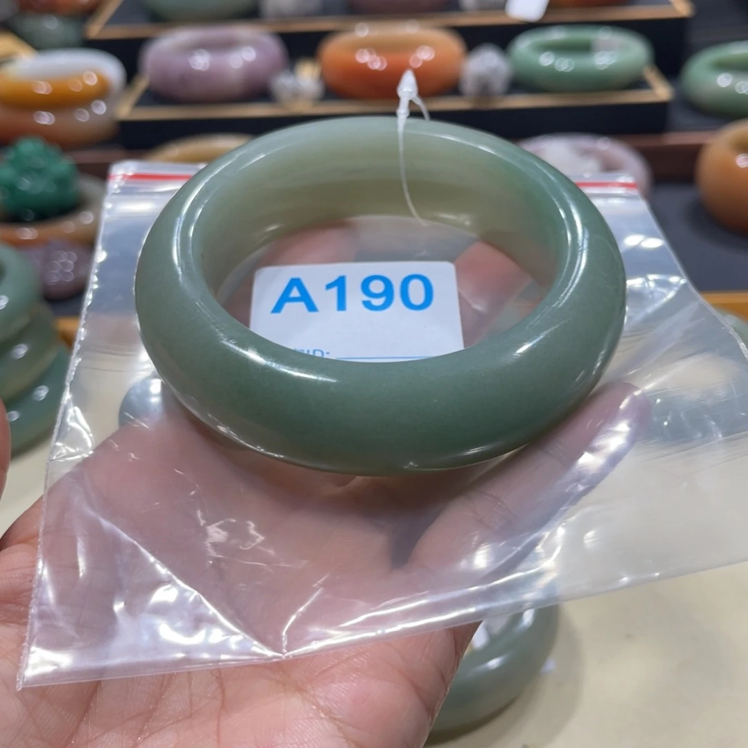 未镶嵌手镯石英岩玉带****?