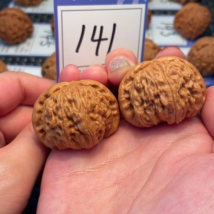 桃核把件40白狮子141。。。