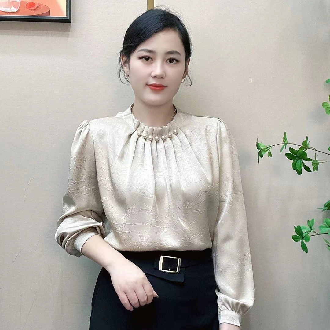 春秋新款气质圆领钉珠纯色长袖简约设计感套头小衫