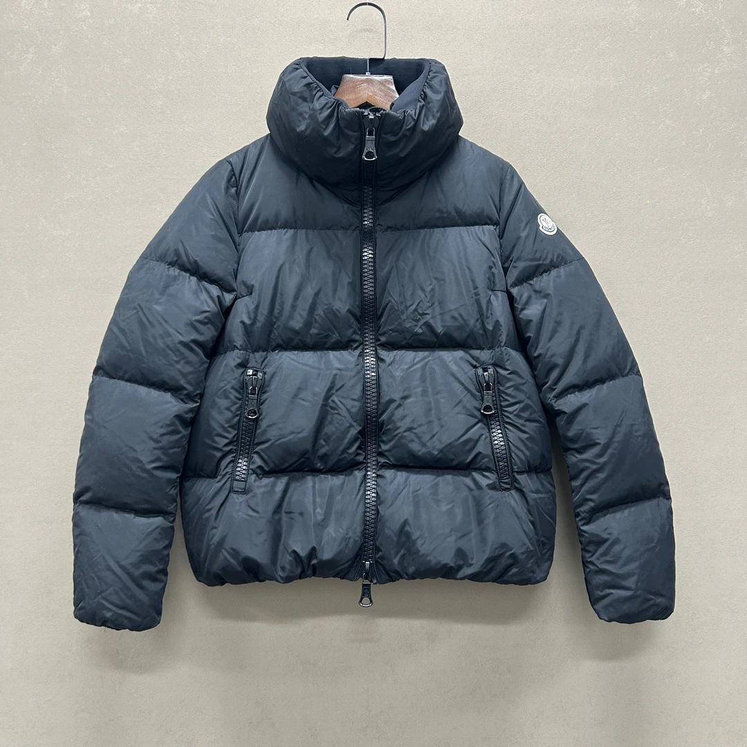 95新 MONCLER 常规款立领黑色羽绒服 1码 ys000235