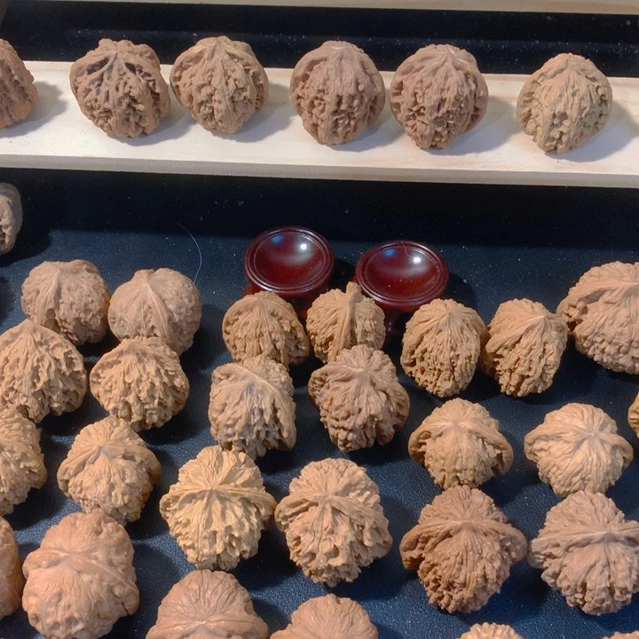 吉***米文玩核桃吊坠打底