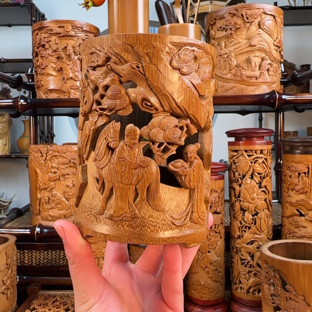 竹类赴京赶考中号笔筒