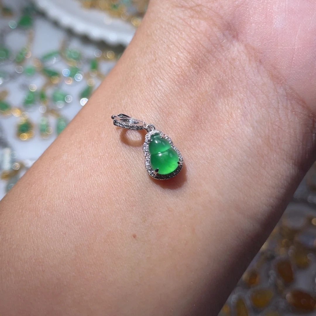 吊坠(不含链)18K金镶嵌翡翠