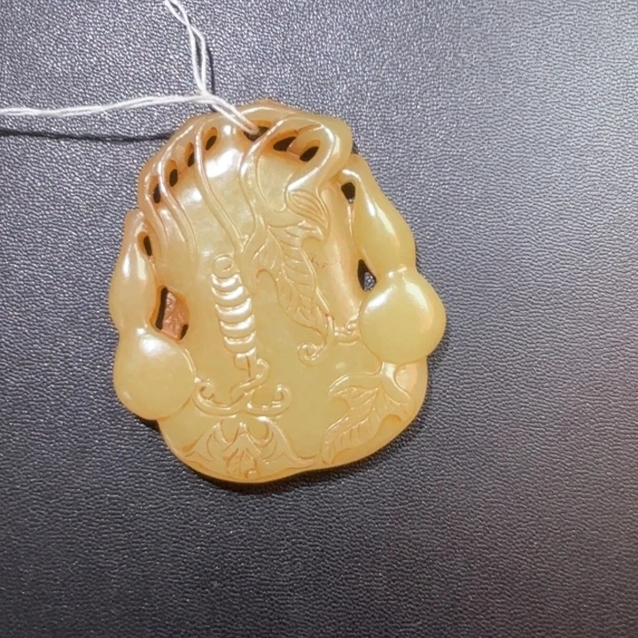 青***！和田玉未镶嵌挂件