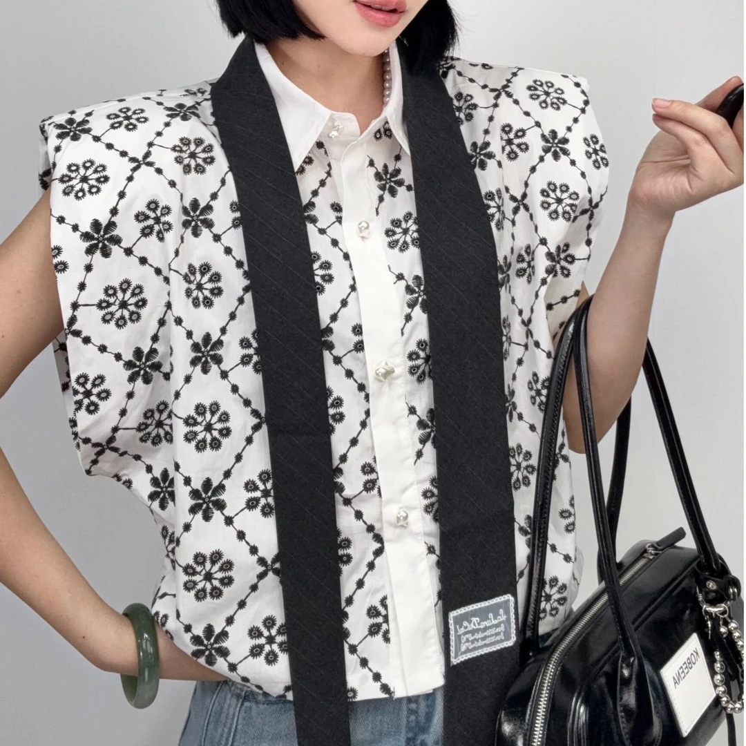 无袖衬衫女2025春季新款女装纯色镂空翻领单排扣无袖上衣