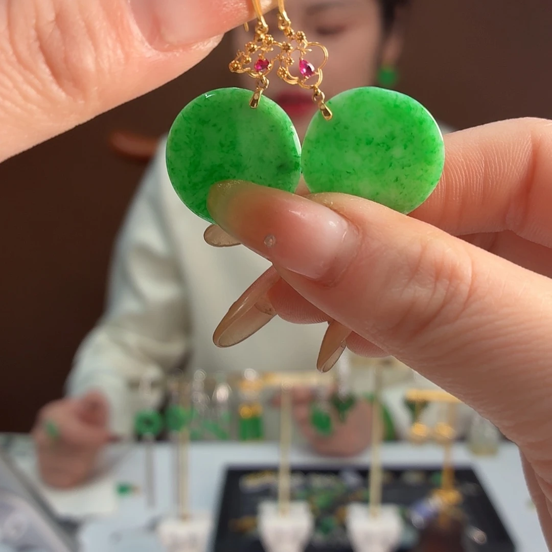 翡翠18K金镶嵌耳饰