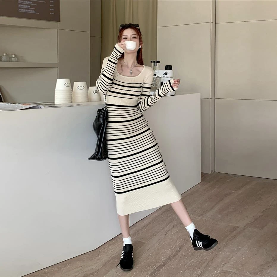 ROUJE LEOK2025年春秋季慵懒风长袖条纹针织连衣裙修身中长款内搭