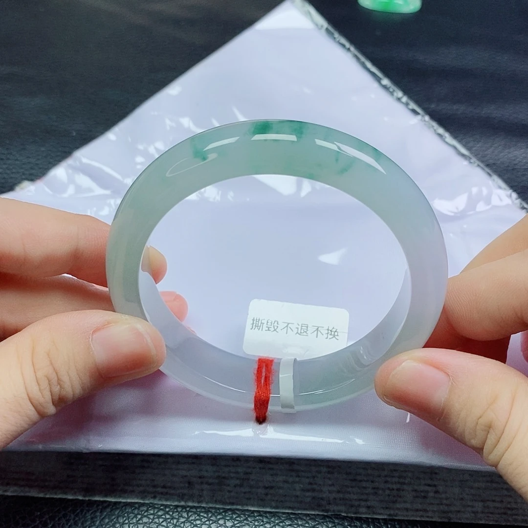翡翠手镯未镶嵌正装冰胶飘花