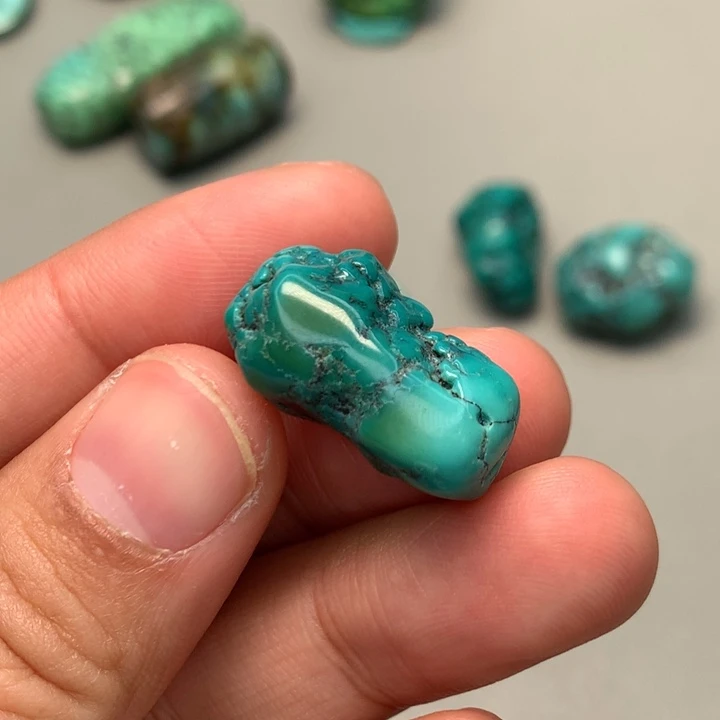 绿松石未镶嵌颈饰