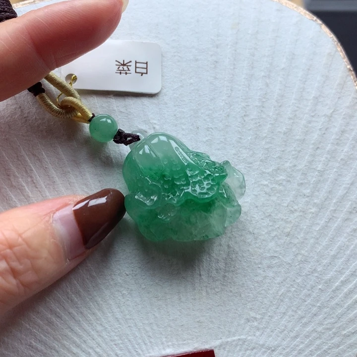 石英质玉未镶嵌颈饰