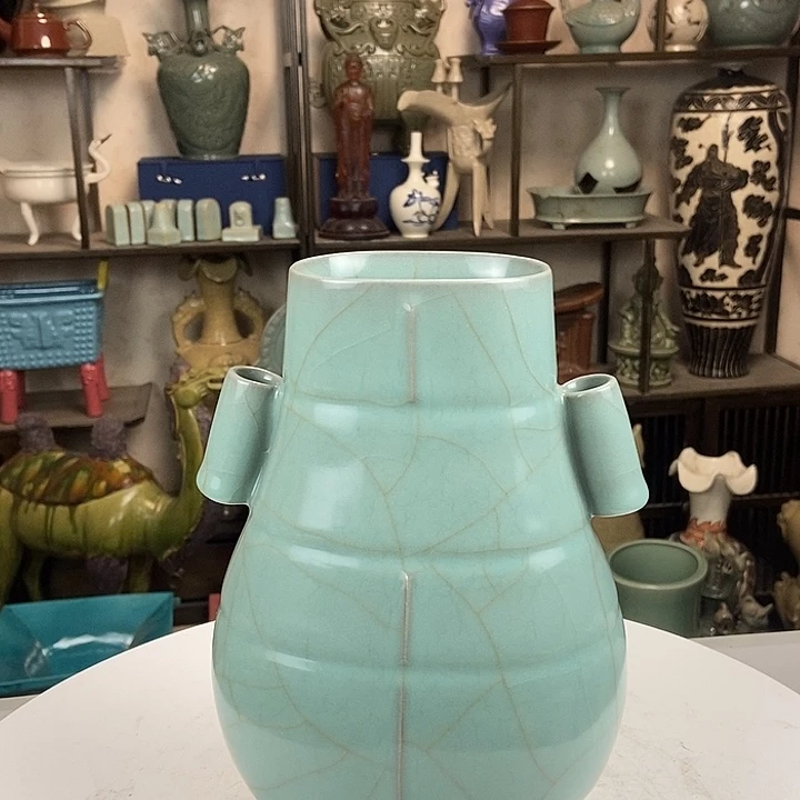 官瓷天蓝釉瓶子一件