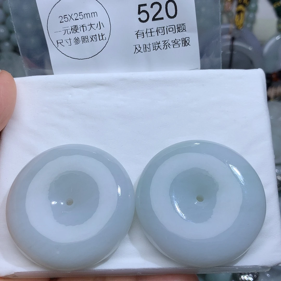 翡翠未镶嵌颈饰520。