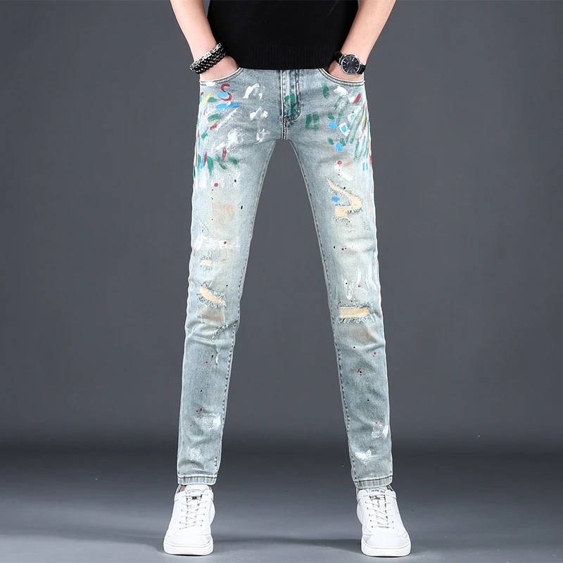 2025秋冬新款破洞补丁彩绘涂鸦牛仔裤男款复古浅蓝弹力小脚牛仔裤