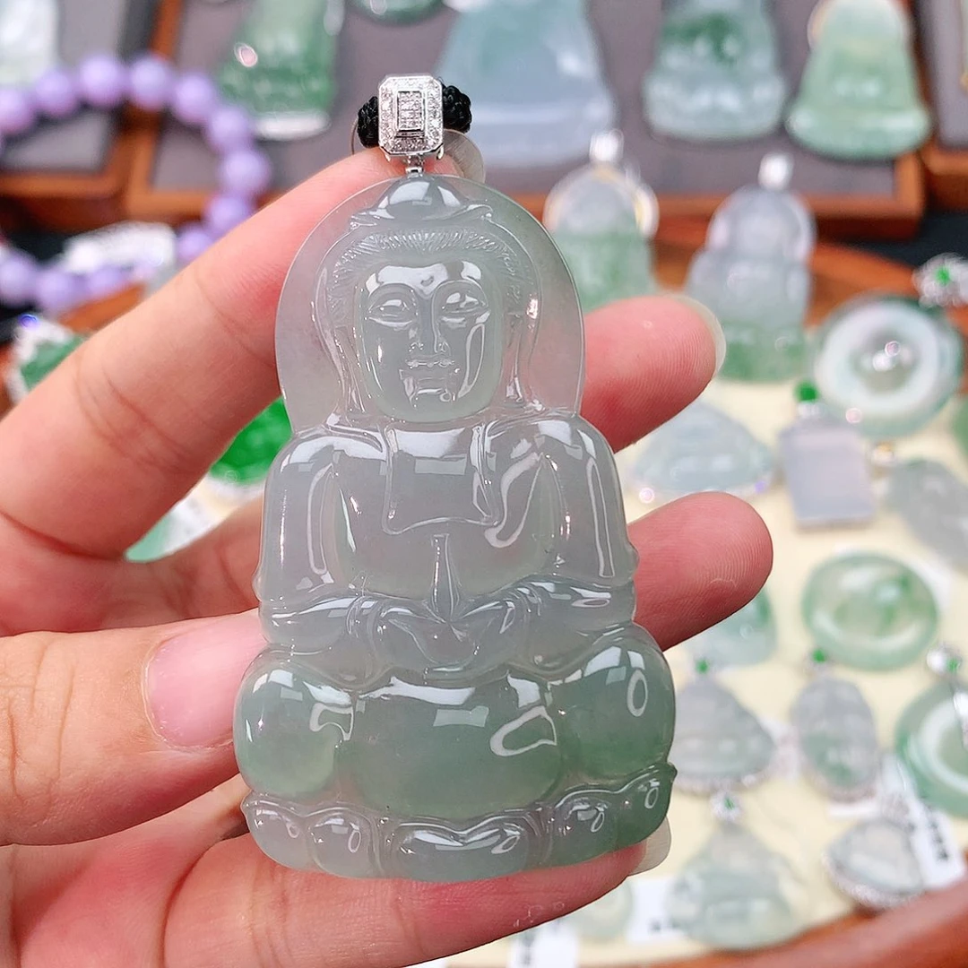 翡翠18K金镶嵌颈饰观音