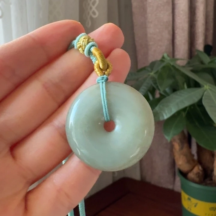 翡翠未镶嵌颈饰平安扣