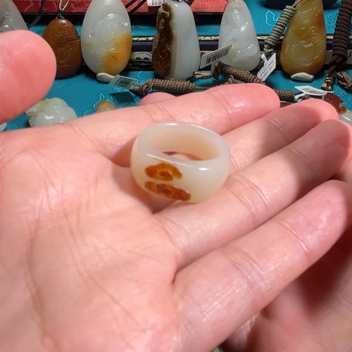 玉***主和田玉未镶嵌颈饰