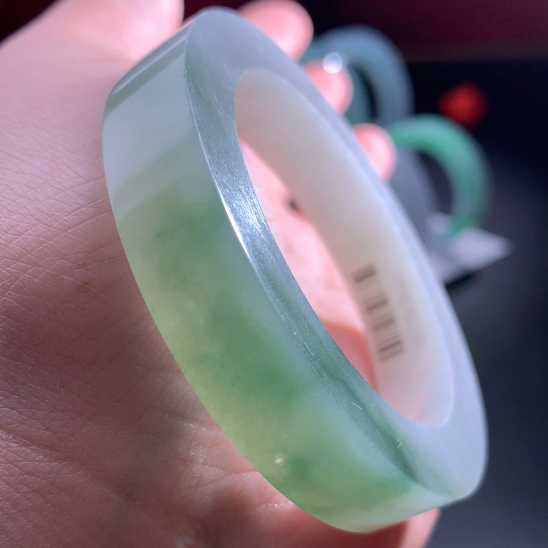 未镶嵌翡翠手镯定制翡翠