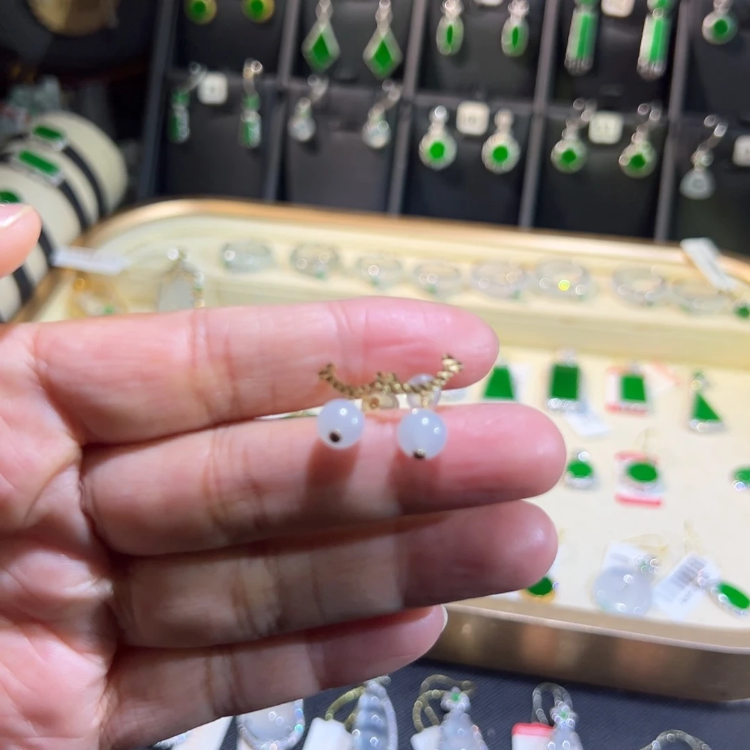 翡翠18K金镶嵌颈饰耳钉