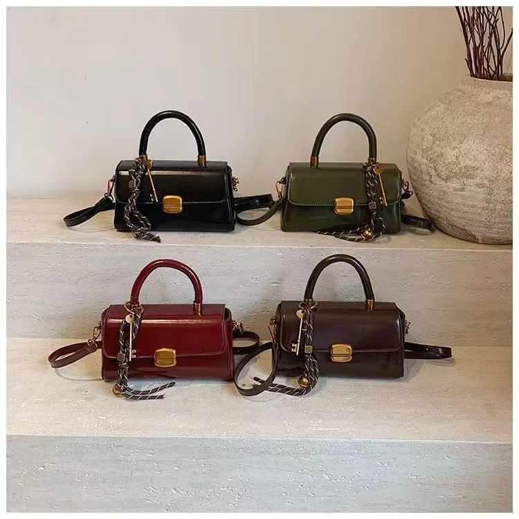 小方包潮流女士斜挎款单肩包休闲斜跨包单肩秋冬百搭锁扣简约真皮