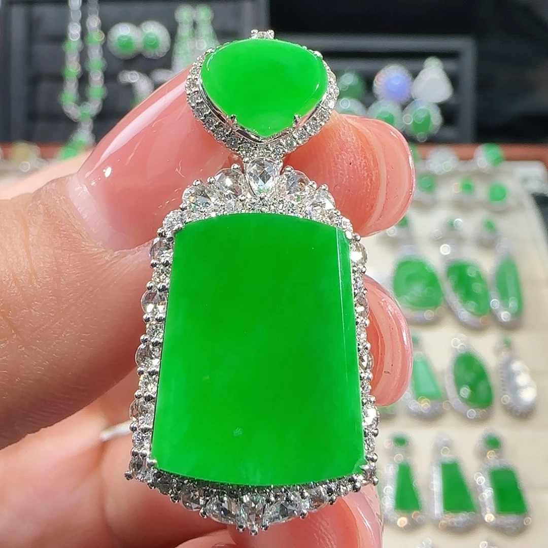 翡翠吊坠(不含链)18K金镶嵌