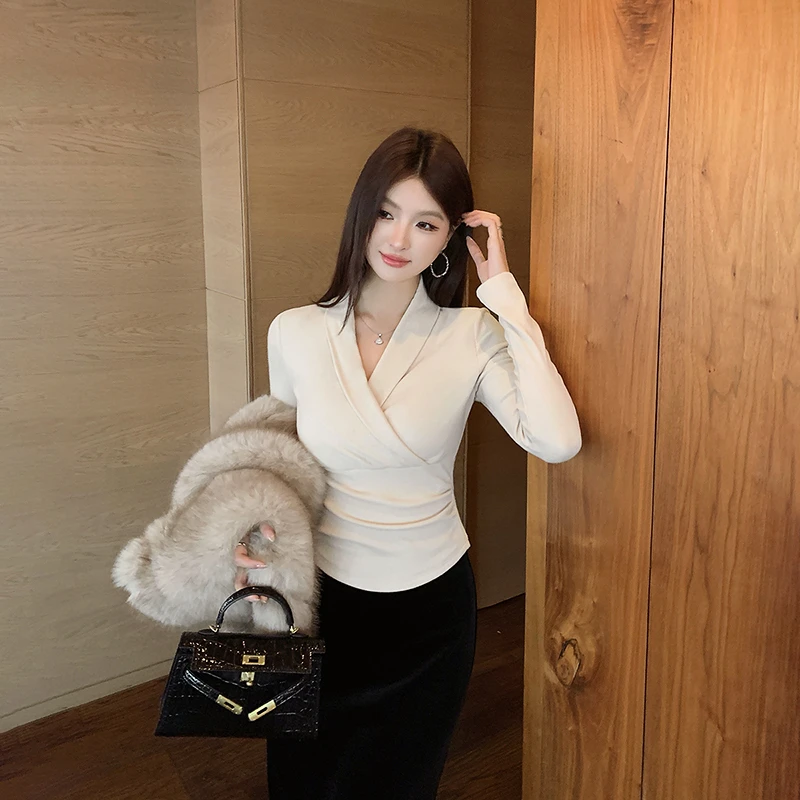 设计感V领打底衫内搭女秋冬气质交叉高端紧身长袖T恤修身显瘦8850