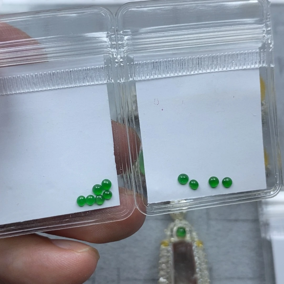 定制翡翠未镶嵌正阳绿2-2.5mm