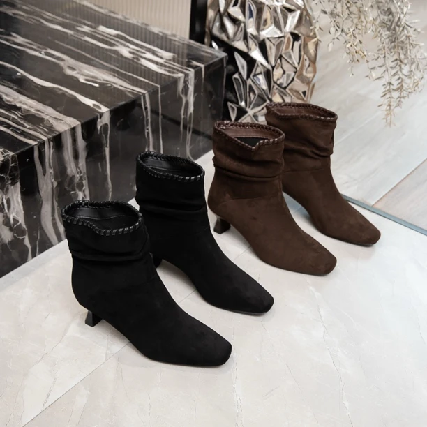 百搭复古方头细跟短筒时装靴2025年秋冬新款显瘦套筒气质马丁靴女