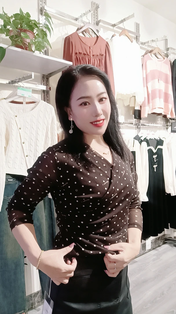 莲儿家新款薄纱打底衫