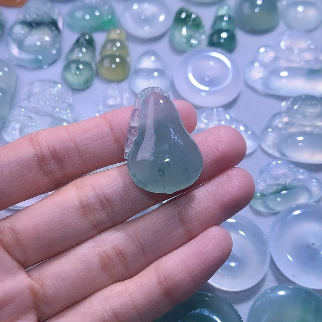 【闪购商品】翡翠颈饰未镶嵌瓜