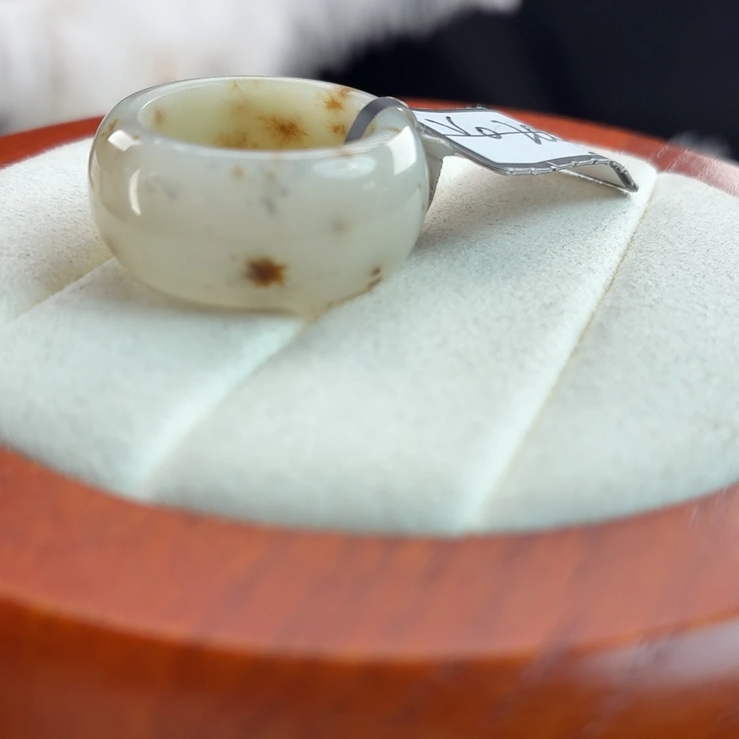 爱***粒和田玉（糖玉）未镶嵌戒指r10桂花糖轮胎17.2有包容