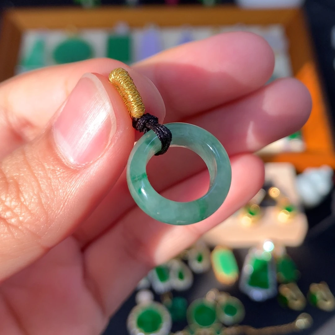 翡翠未镶嵌吊坠(不含链)有纹裂