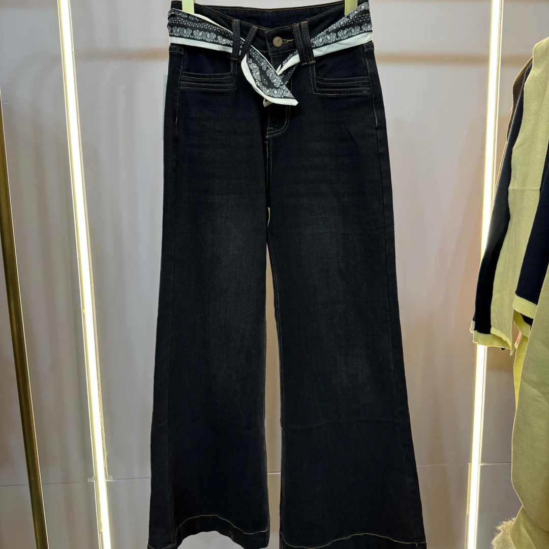 羽恩限定 暖宝宝复古高腰不贴腿宽松微喇牛仔裤配丝巾