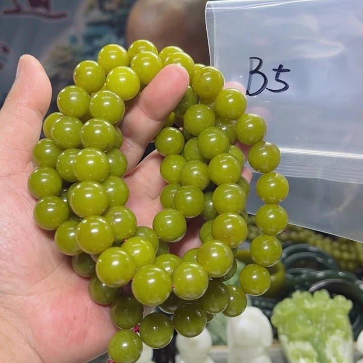 蛇纹石玉颈饰未镶嵌天****}