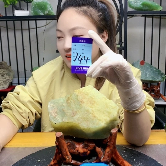 【闪购商品】未镶嵌蛇纹石玉原石江**三