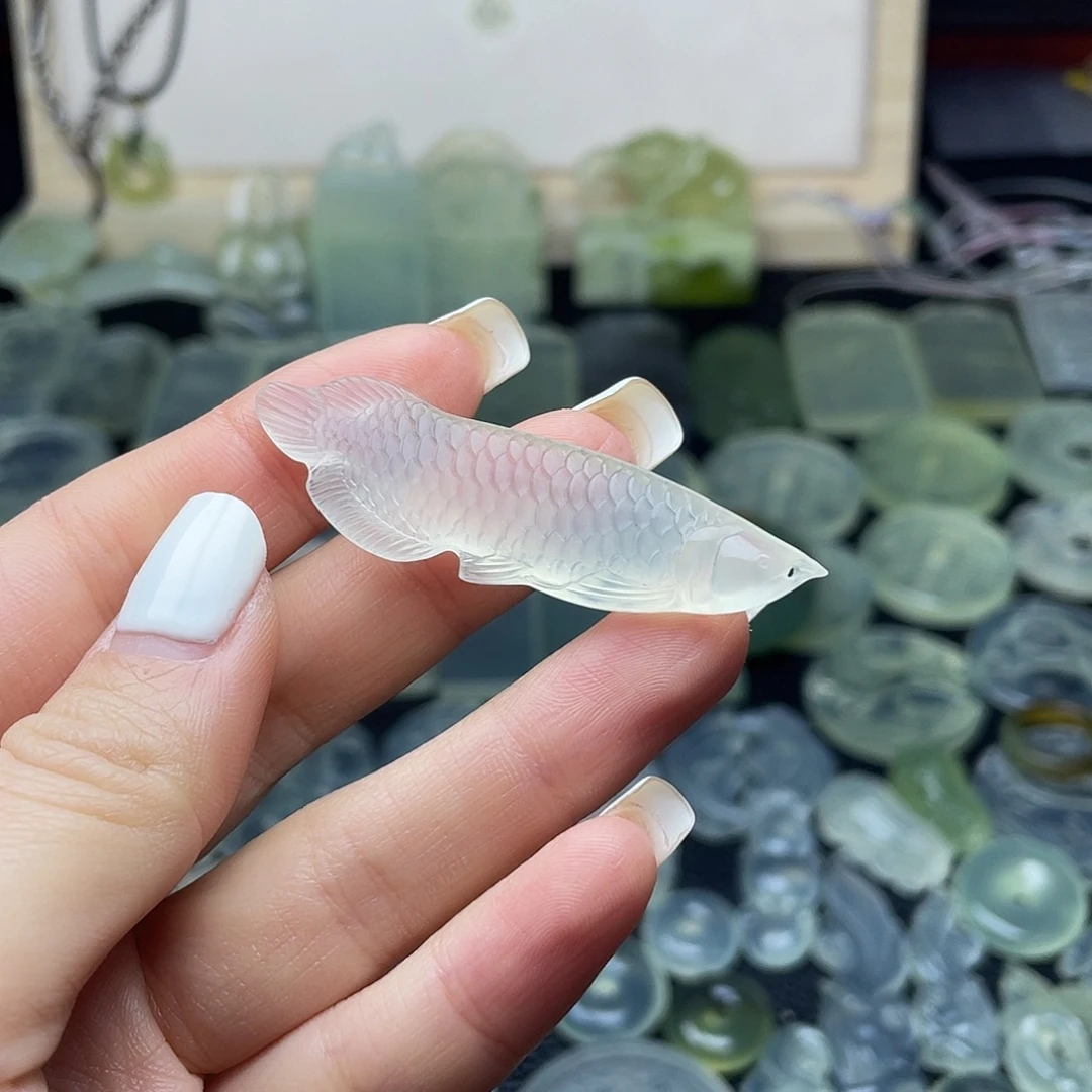 岫玉未镶嵌项圈鱼