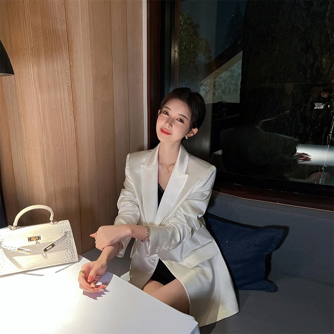 醋酸高级感名媛气质2025春秋新款西装外套女时尚宽松显瘦缎面西服