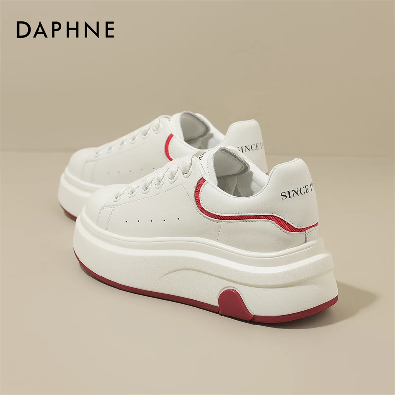 达芙妮2025蛇年新年新款女鞋红色爱心麦昆小白鞋厚底爆款增高板鞋