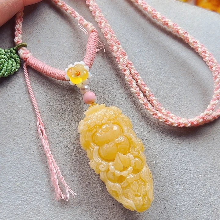 蜜蜡未镶嵌颈饰美人鱼