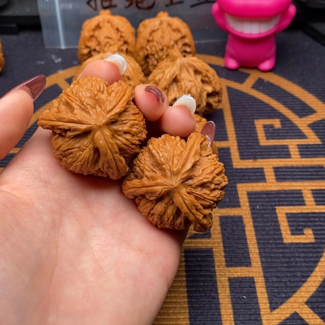 文玩核桃吊坠吴*迪白狮子