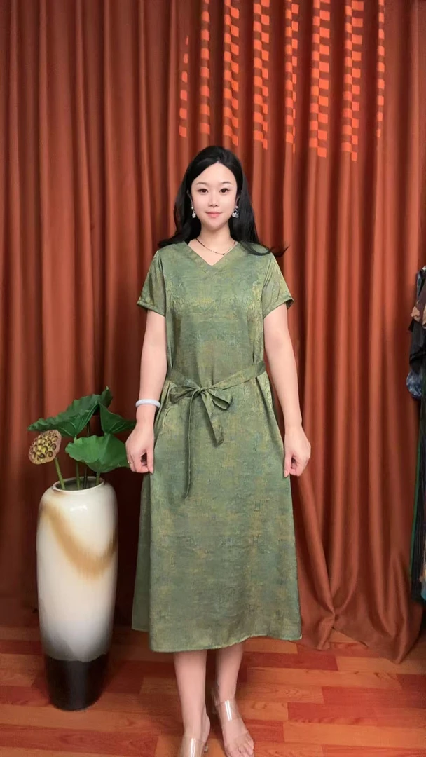 M(绮梦绿影）简约V领时尚显瘦气质女装宽松中长款连衣裙
