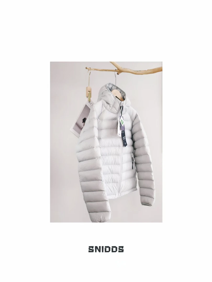 女士秋冬  保暖排骨款三星95鸭绒连帽羽绒服