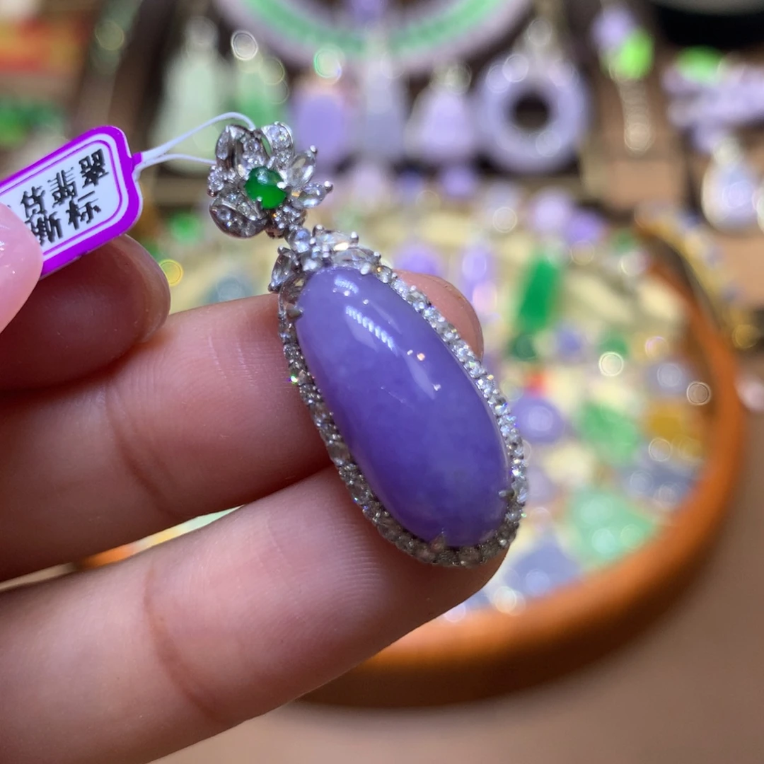 颈饰18K金镶嵌翡翠