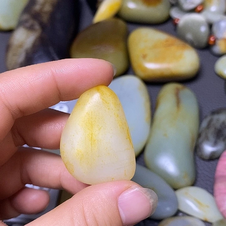 未镶嵌和田玉（糖玉）挂件