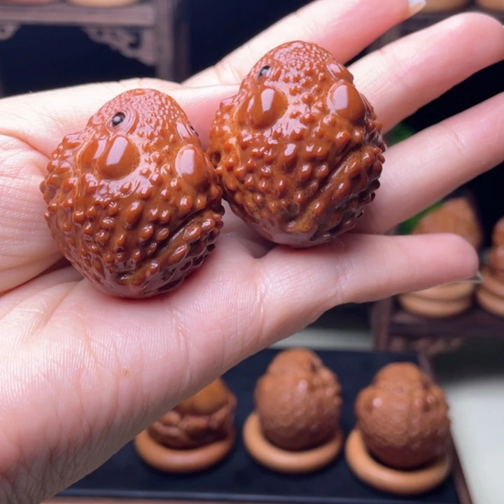 吊坠橄榄核金蟾手球