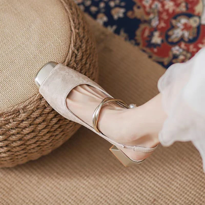 足伊莲 新款国风 ZYL 0425-1 真皮 气质时尚女神方头粗跟女士凉鞋