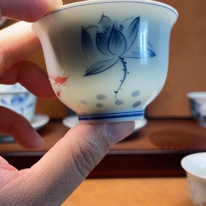 手绘荷花杯子一个