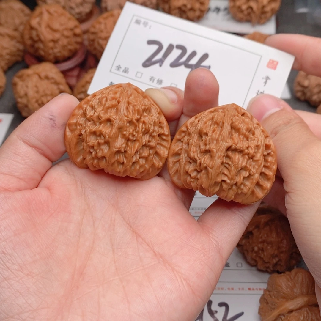 文玩核桃吊坠41正三角白2124