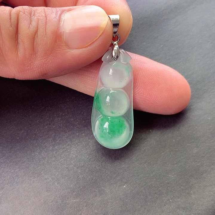 颈饰未镶嵌石英质玉