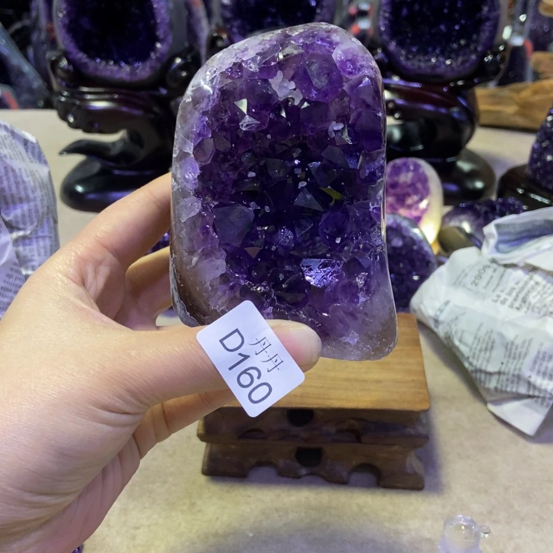 未镶嵌水晶大型摆件（非配饰）