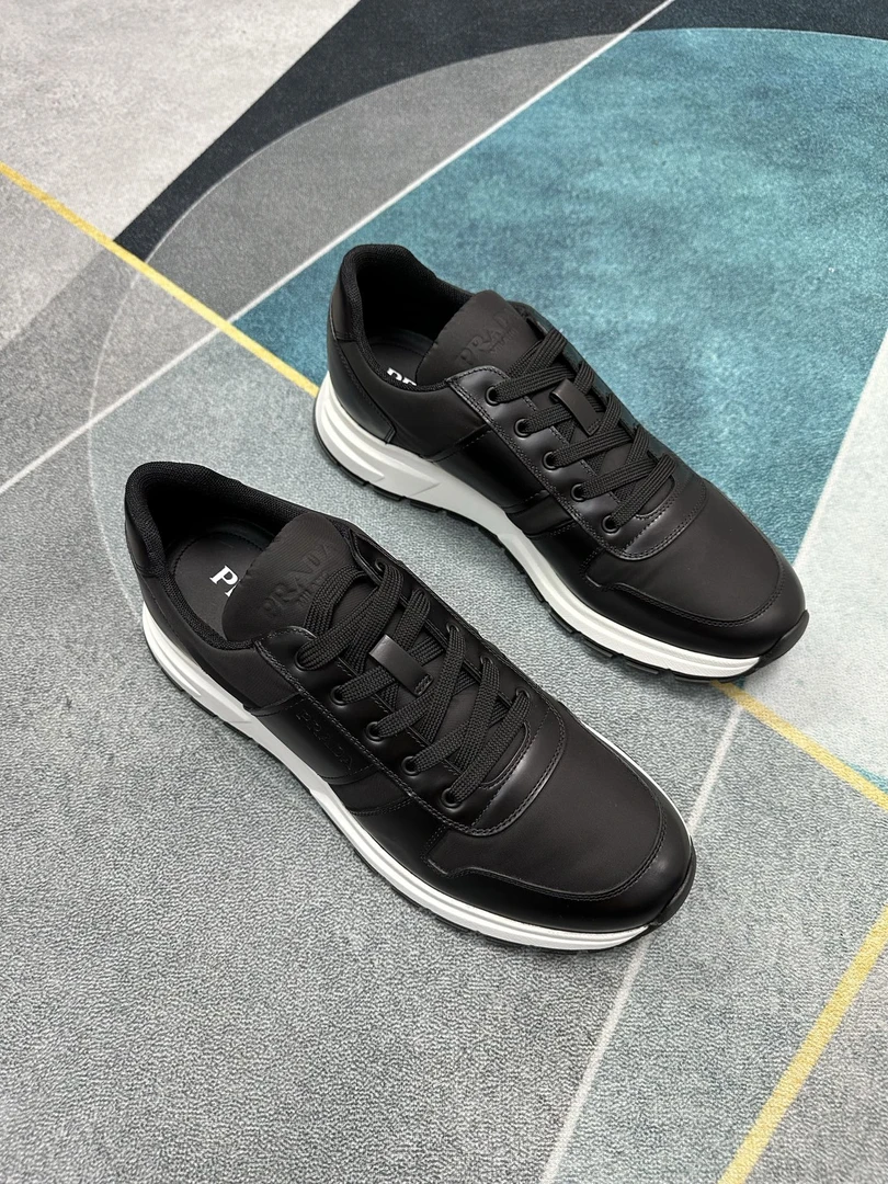 未使用 Prada/普拉达 男士经典黑色休闲鞋PX272